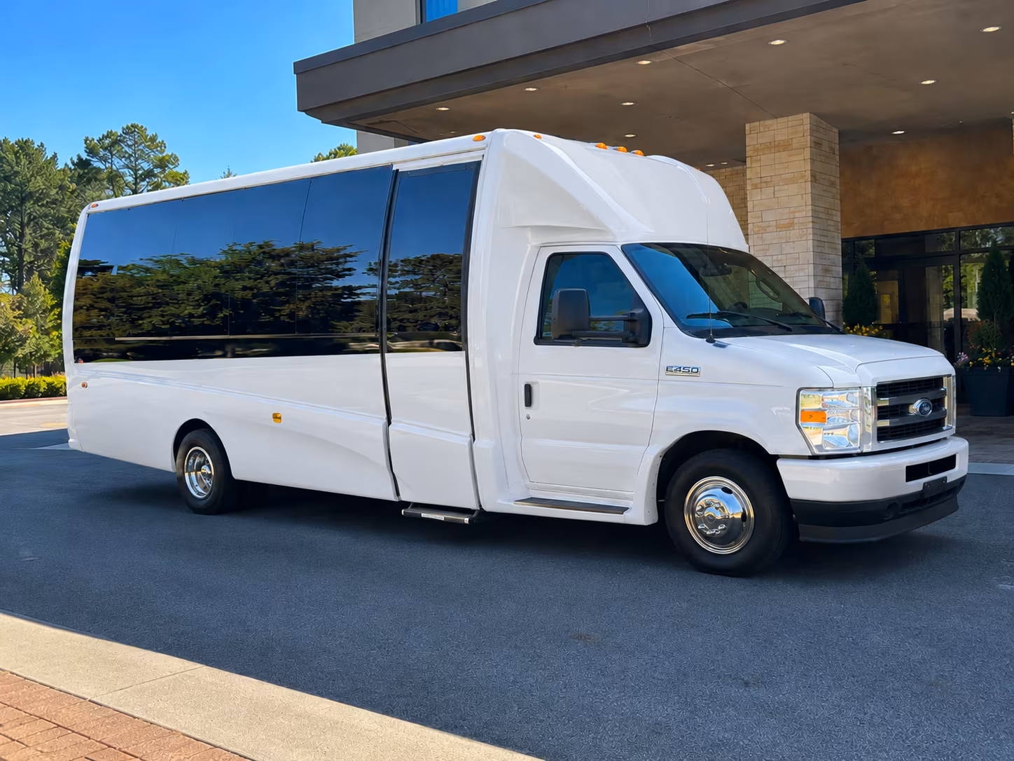 sanbernardinocharterbuscompany com makes ontario reign and toyota arena transportation easy